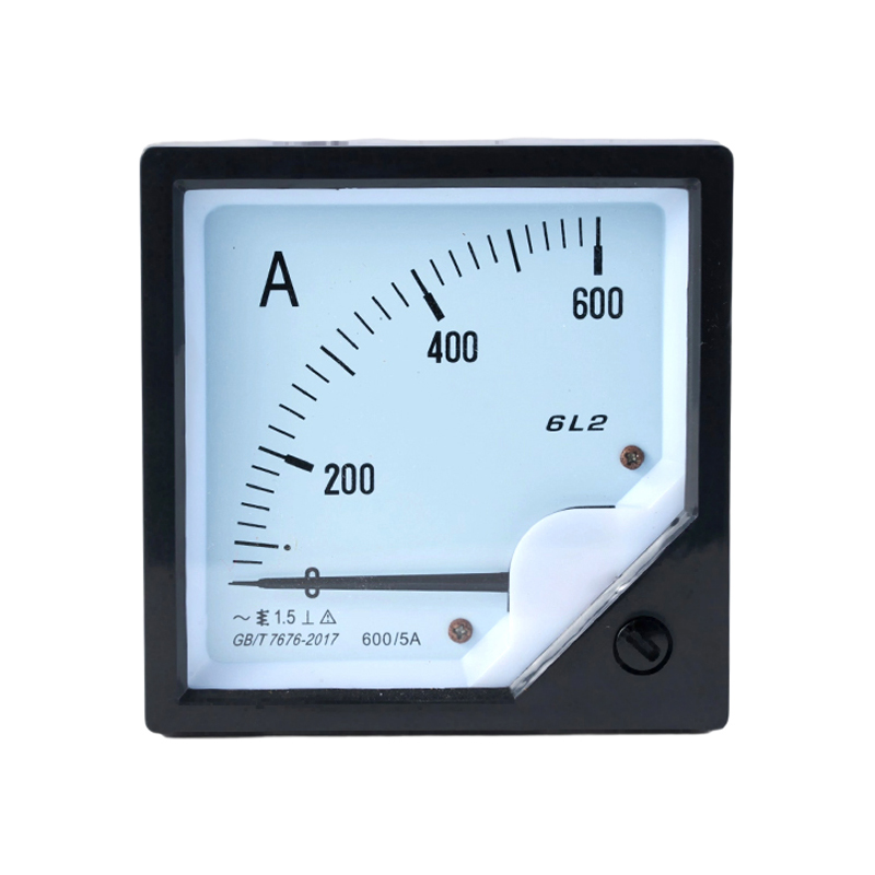 يستخدم لمراقبة جهاز العرض ومقاييس التيار والجهد